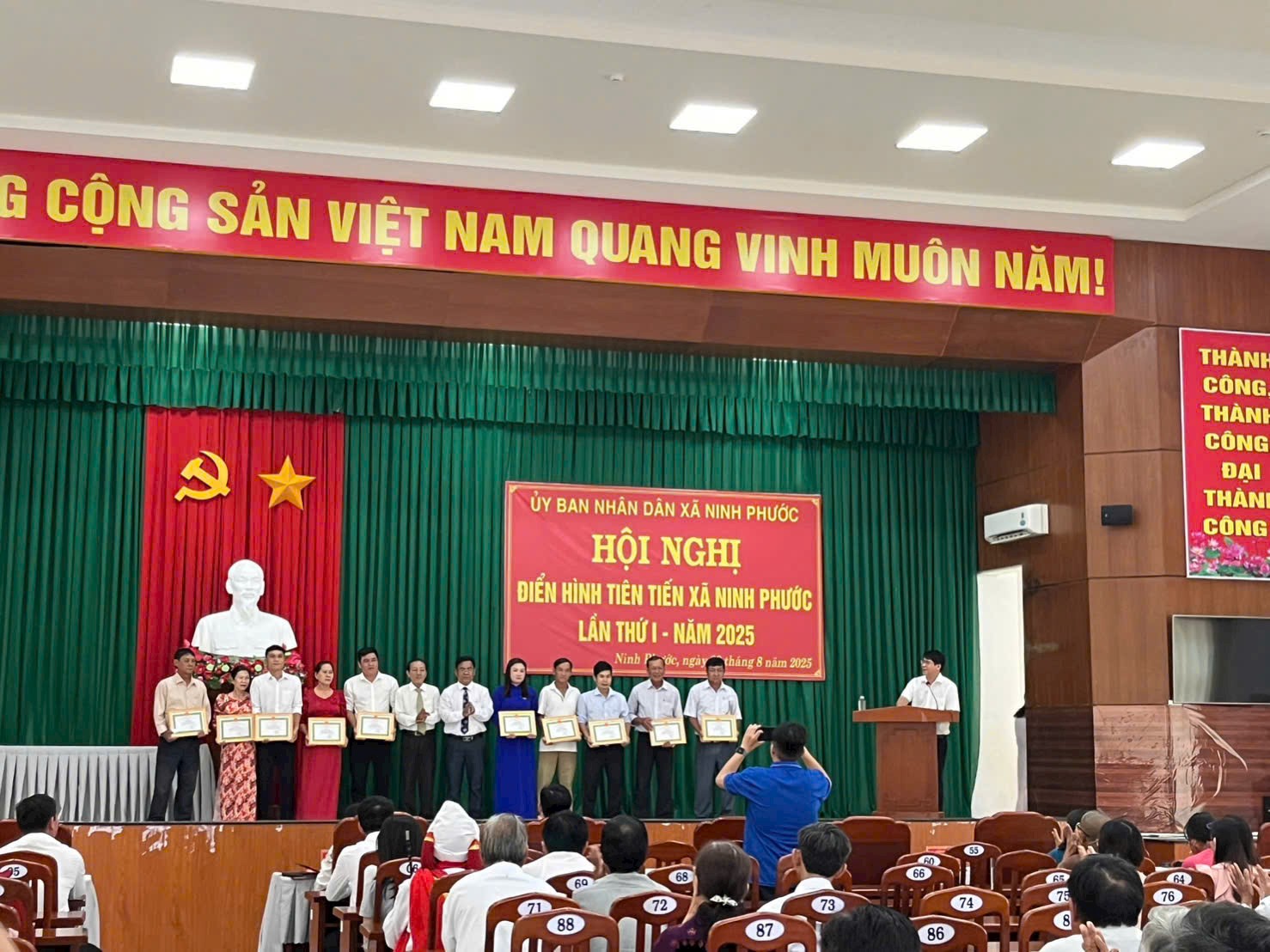 Nông Trại Hoàng Yến Vinh Dự Được Tặng Bằng Khen Tại Hội Nghị Điển Hình Tiên Tiến Xã Ninh Phước